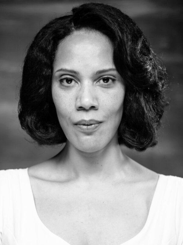 LARA-SOPHIE MILAGRO © KASIMIR BORDASCH